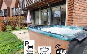 Villa Spacieuse avec Jacuzzi Privatif